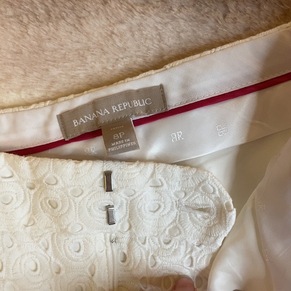 Banana Republic White Eyelet Women Shorts - Picture 2 of 4